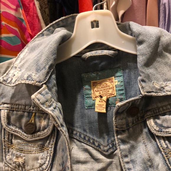 Distressed jean jacket - Picture 2 of 8